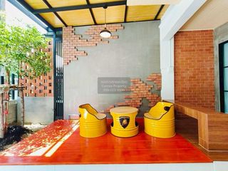 Casa adosada en venta de 3 habitaciones en Khlong Sam Wa, Bangkok