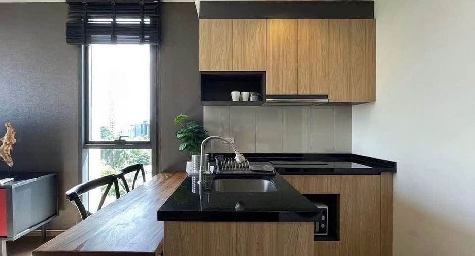 For rent 2 bedrooms condo in Watthana, Bangkok