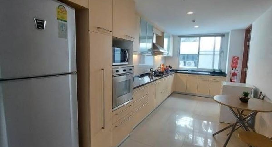 For rent 3 bedrooms apartment in Sathon, Bangkok