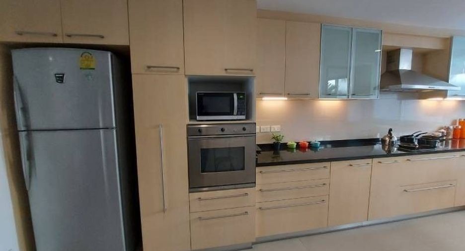 For rent 3 bedrooms apartment in Sathon, Bangkok