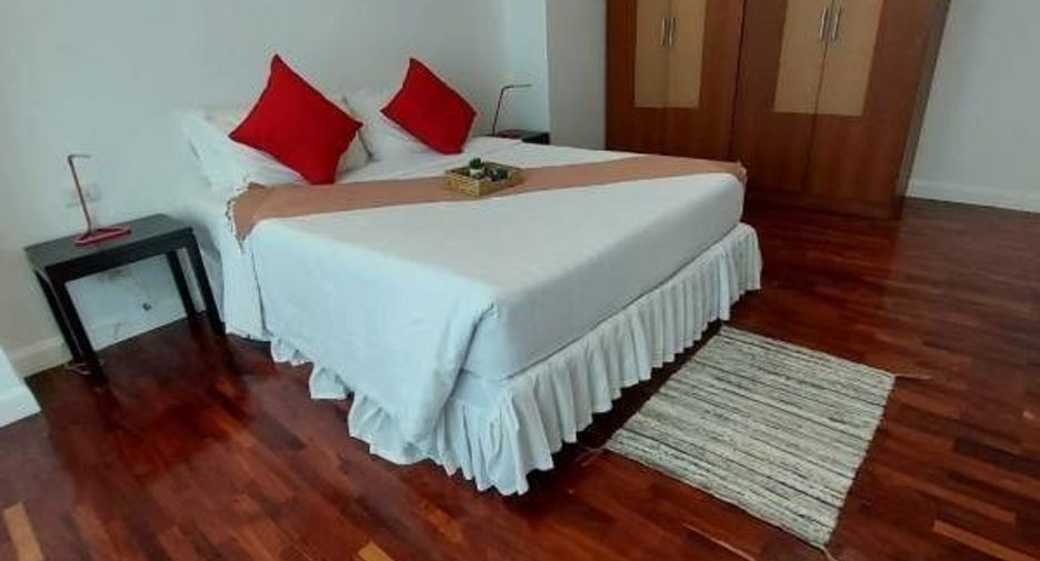 For rent 3 bedrooms apartment in Sathon, Bangkok