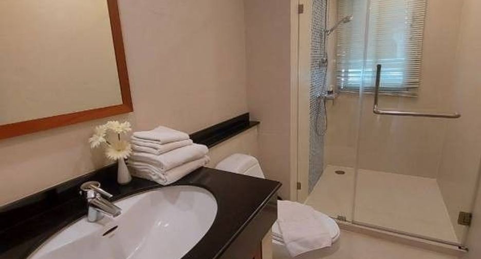 For rent 3 bedrooms apartment in Sathon, Bangkok