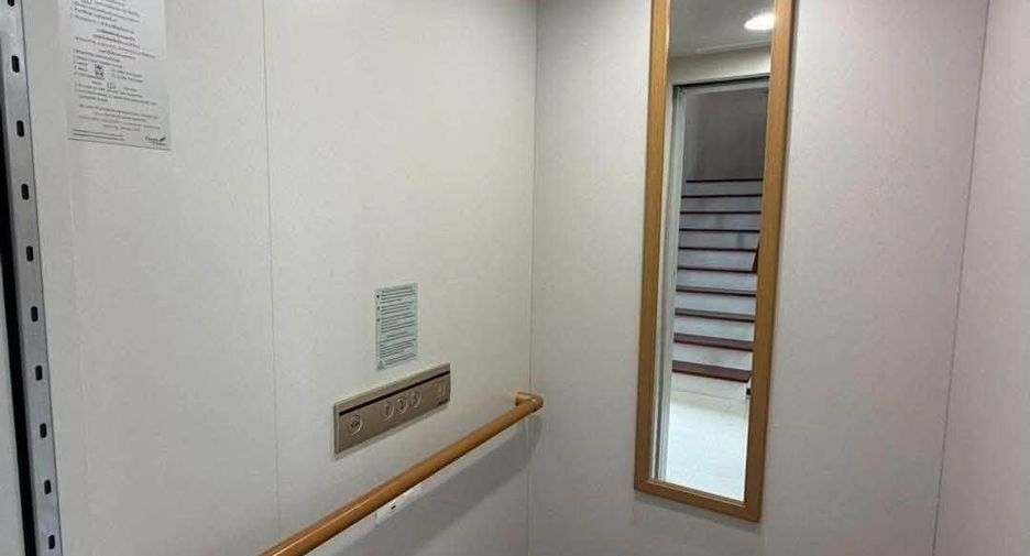 For sale 4 bedrooms house in Lat Krabang, Bangkok