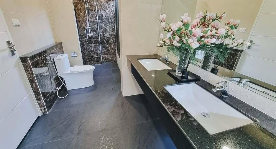 出售 5 卧室 独立屋 在 Lat Krabang, 曼谷