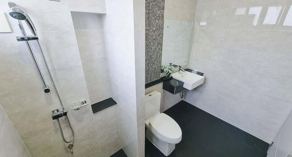 出售 5 卧室 独立屋 在 Lat Krabang, 曼谷