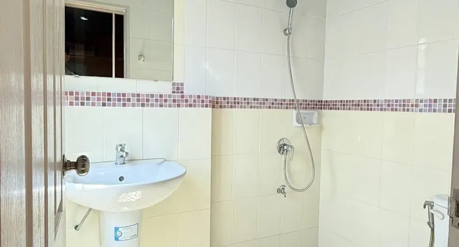 For sale 3 bedrooms townhouse in Suan Luang, Bangkok