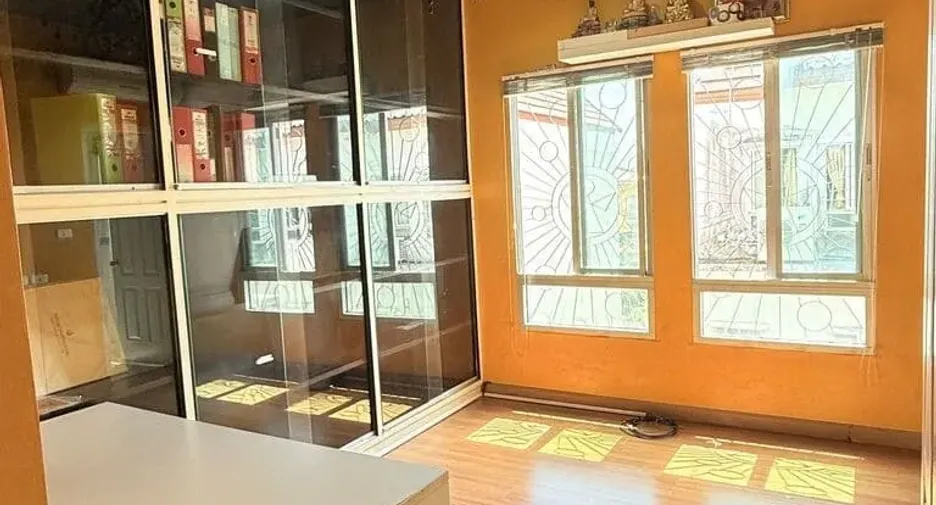 For sale 3 bedrooms townhouse in Suan Luang, Bangkok