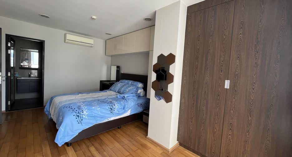 For rent 2 bedrooms condo in Phaya Thai, Bangkok