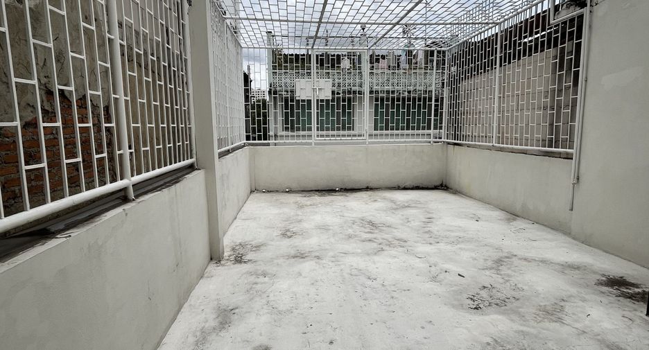 For sale 3 bedrooms townhouse in Bang Rak, Bangkok