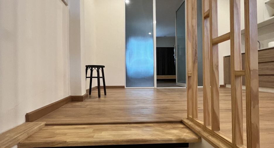 For sale 3 bedrooms townhouse in Bang Rak, Bangkok