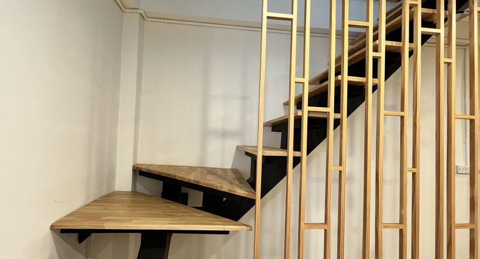 For sale 3 bedrooms townhouse in Bang Rak, Bangkok