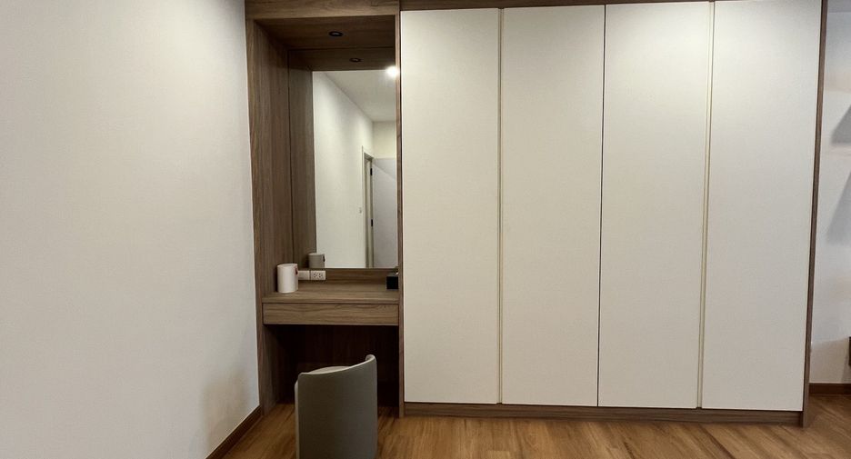 For sale 3 bedrooms townhouse in Bang Rak, Bangkok