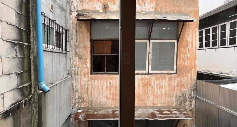 For sale 3 bedrooms townhouse in Bang Rak, Bangkok