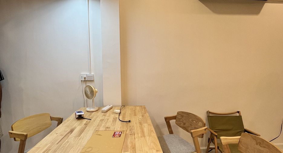 For sale 3 bedrooms townhouse in Bang Rak, Bangkok