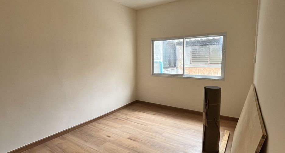 For sale 3 bedrooms townhouse in Bang Rak, Bangkok