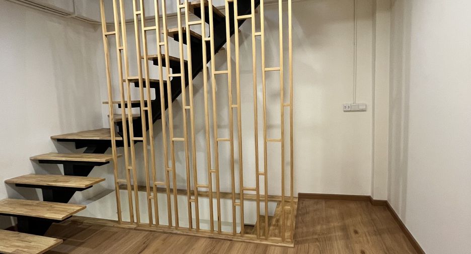 For sale 3 bedrooms townhouse in Bang Rak, Bangkok