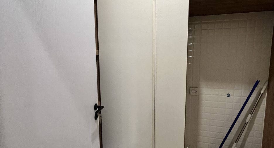 For sale 3 bedrooms townhouse in Bang Rak, Bangkok