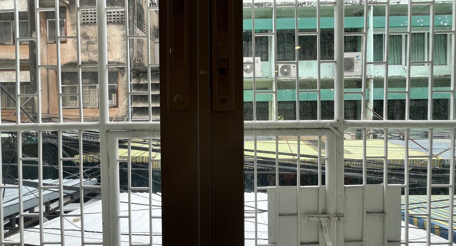 For sale 3 bedrooms townhouse in Bang Rak, Bangkok