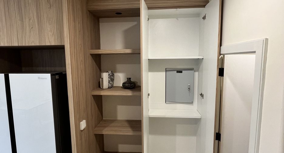 For sale 3 bedrooms townhouse in Bang Rak, Bangkok
