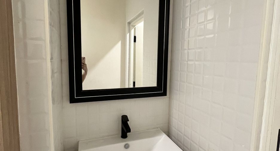 For sale 3 bedrooms townhouse in Bang Rak, Bangkok