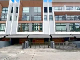 Casa en venta de 3 habitaciones en Suan Luang, Bangkok