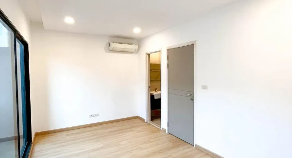 Casa en venta de 3 habitaciones en Suan Luang, Bangkok