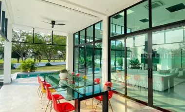 À vendre 4 chambres maison à Huay Yai, Pattaya