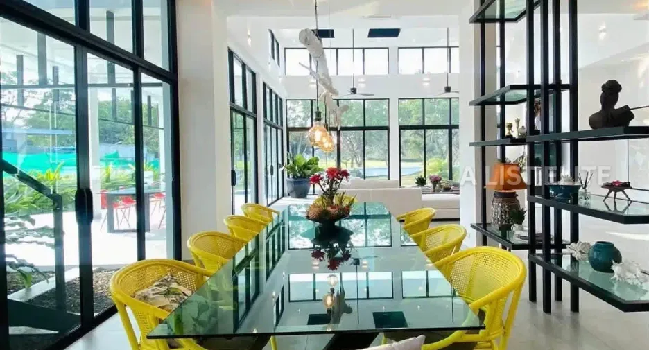 À vendre 4 chambres maison à Huay Yai, Pattaya