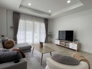 For rent 5 bedrooms house in Mueang Chiang Mai, Chiang Mai