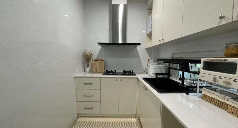 For rent 5 bedrooms house in Mueang Chiang Mai, Chiang Mai