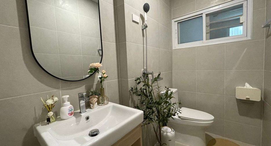 For rent 5 bedrooms house in Mueang Chiang Mai, Chiang Mai