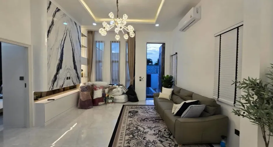 For sale and for rent 4 bedrooms villa in Bang Lamung, Chonburi