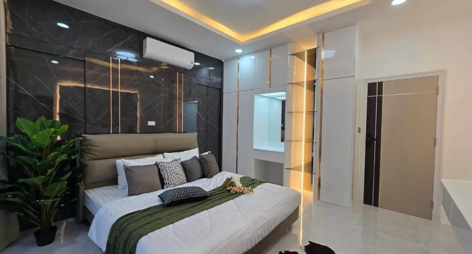 For sale and for rent 4 bedrooms villa in Bang Lamung, Chonburi