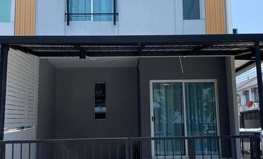 For rent 2 bedrooms townhouse in Bang Phli, Samut Prakan