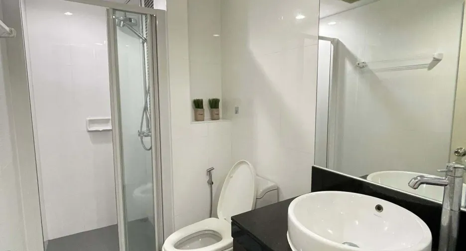 For rent 1 bed condo in Mueang Samut Prakan, Samut Prakan