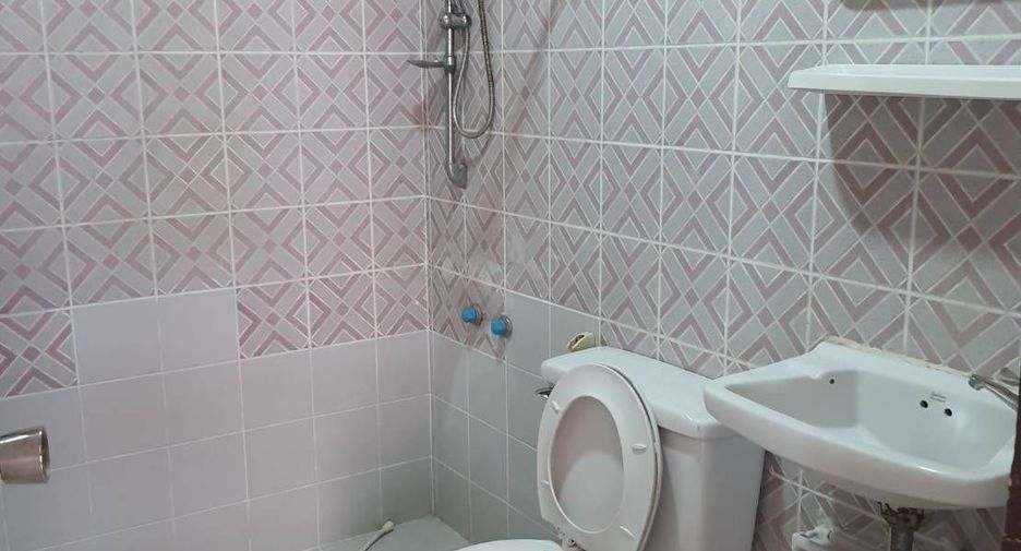For rent 4 bedrooms townhouse in Min Buri, Bangkok