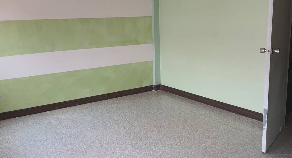 For rent 4 bedrooms townhouse in Min Buri, Bangkok