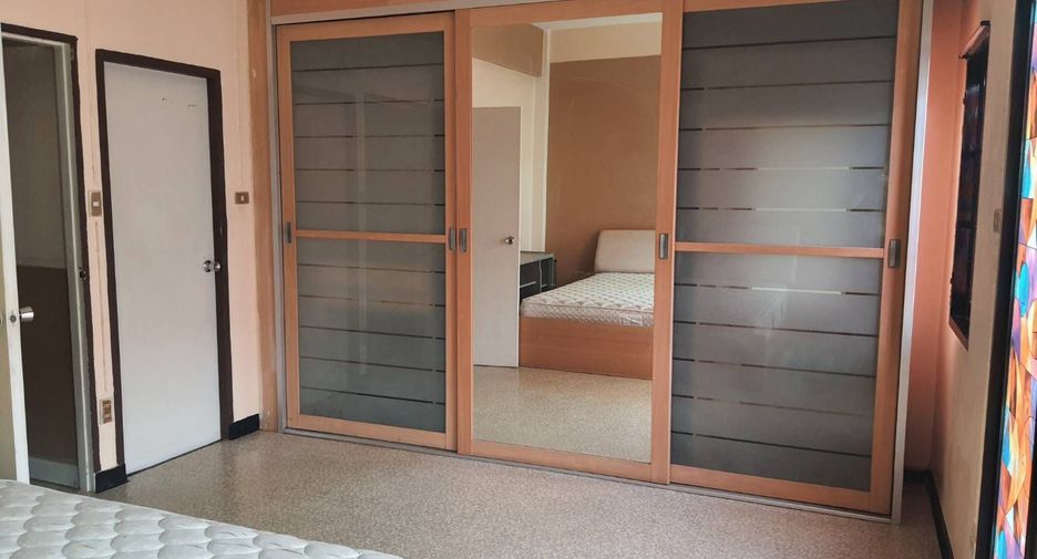 For rent 4 bedrooms townhouse in Min Buri, Bangkok