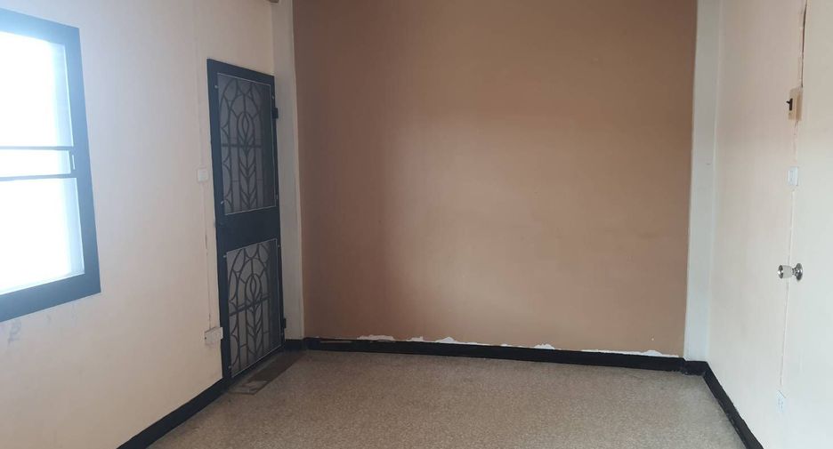 For rent 4 bedrooms townhouse in Min Buri, Bangkok
