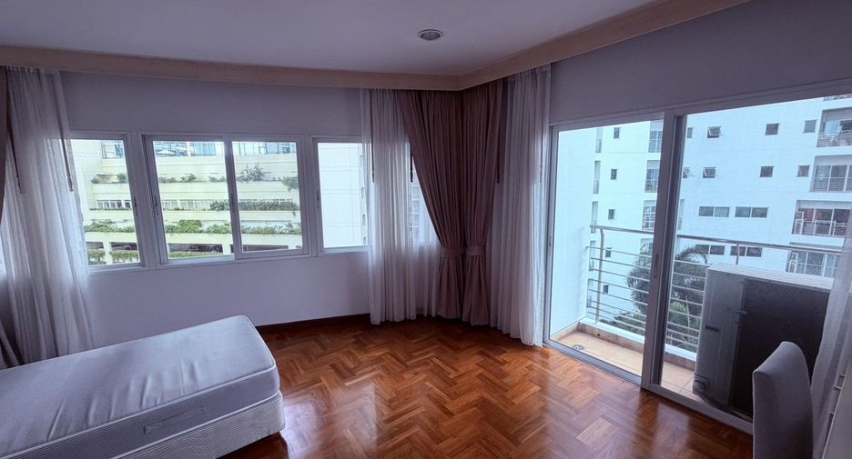 Wohnung zur Miete mit 3 Zimmer in Khlong Toei, Bangkok