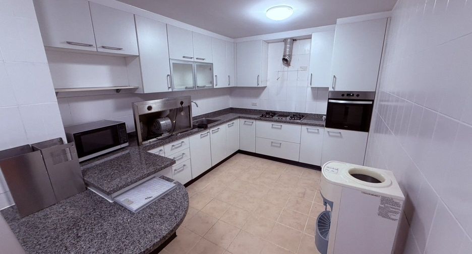 Wohnung zur Miete mit 3 Zimmer in Khlong Toei, Bangkok