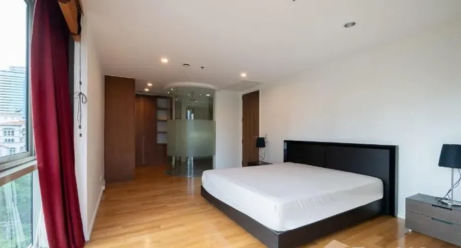 For rent 3 bedrooms condo in Sathon, Bangkok