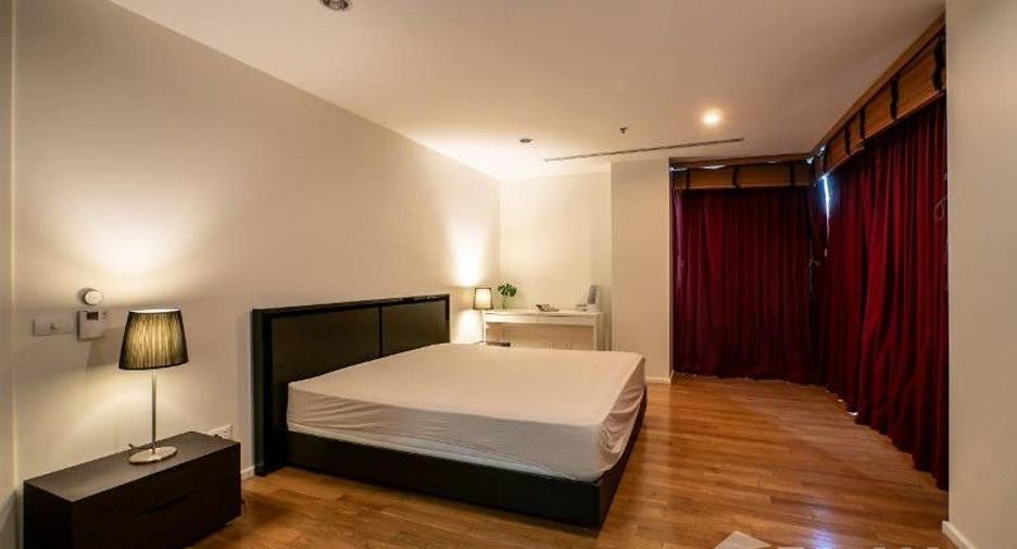 For rent 3 bedrooms condo in Sathon, Bangkok