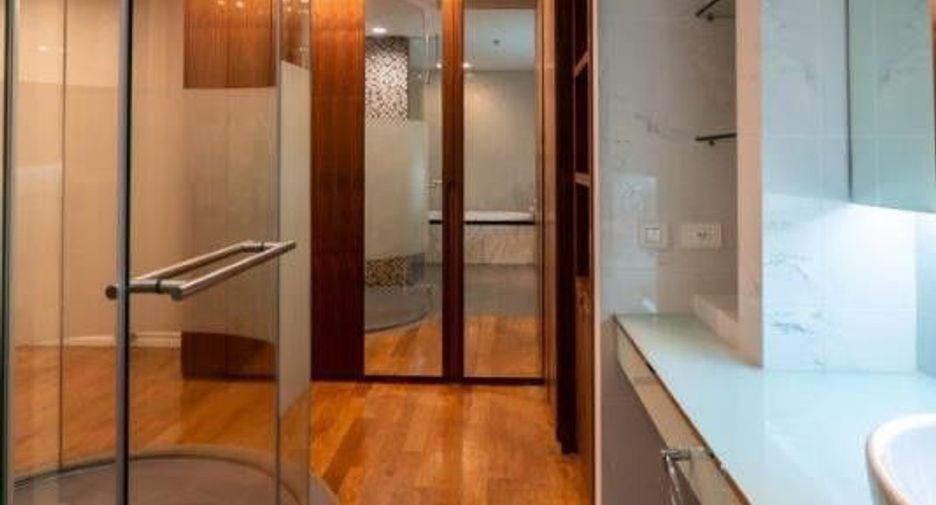 For rent 3 bedrooms condo in Sathon, Bangkok