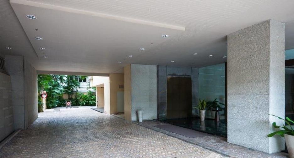 For rent 3 bedrooms condo in Sathon, Bangkok