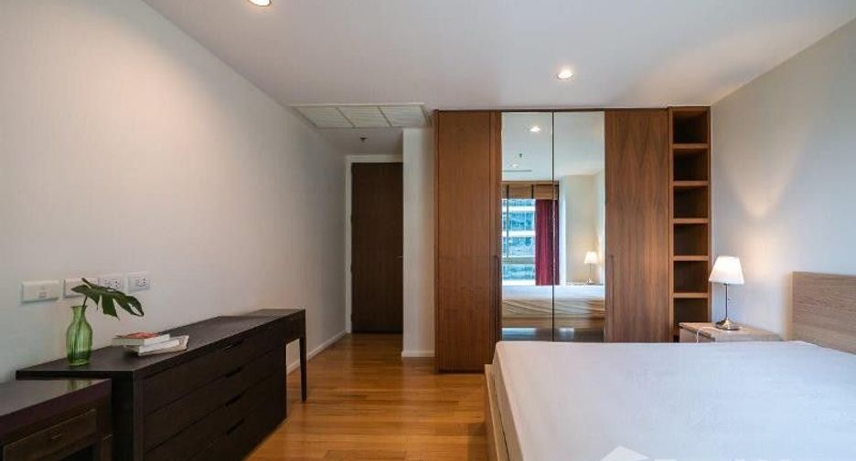 For rent 3 bedrooms condo in Sathon, Bangkok