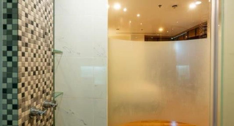 For rent 3 bedrooms condo in Sathon, Bangkok