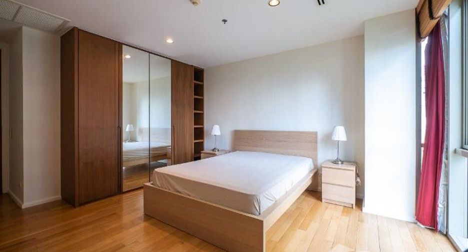 For rent 3 bedrooms condo in Sathon, Bangkok