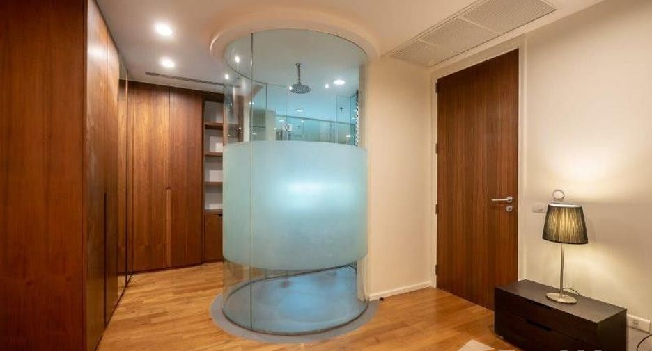 For rent 3 bedrooms condo in Sathon, Bangkok