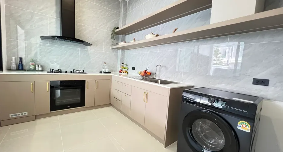 For rent 5 bedrooms house in Huay Yai, Pattaya